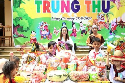 Gần 400 suất quà vui tết Trung thu' cho thiếu nhi ở Phú Lộc