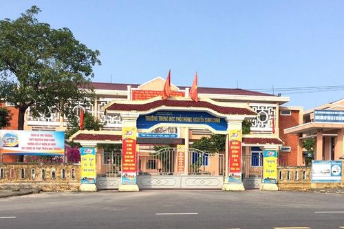 Nhân viên làm lộ đề kiểm tra, hiệu trưởng bị kỷ luật