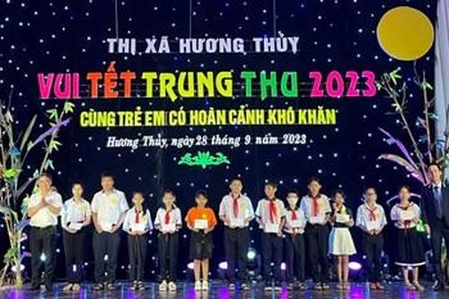 Vui Trung thu cùng trẻ em có hoàn cảnh khó khăn