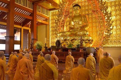 Chư Tăng GHPGVN TP.HCM Bố-tát, thính giới chung tại Việt Nam Quốc Tự
