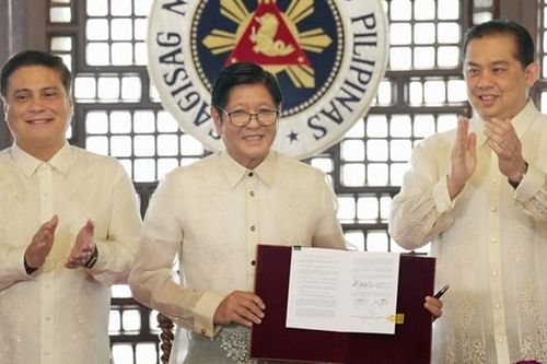 Tổng thống Philippines ký phê chuẩn kế hoạch tổng thể việc làm quốc gia