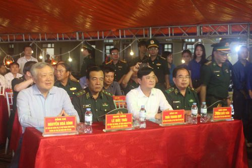 Đồng chí Nguyễn Hòa Bình dự Chương trình 'Biên cương - Đêm hội trăng rằm'