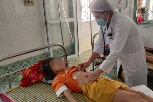 Cao Bằng: 13 học sinh nghi bị ngộ độc thực phẩm