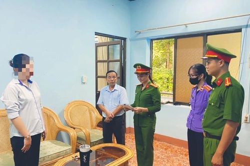 Bắt một kế toán Chi nhánh Văn phòng Đăng ký đất đai