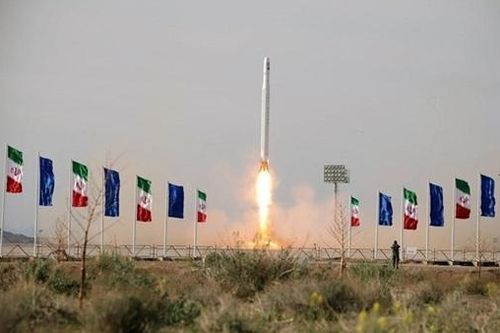 Iran phóng thành công vệ tinh quân sự vào không gian