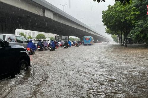 Hà Nội có 30 điểm ngập úng sau cơn mưa sáng nay