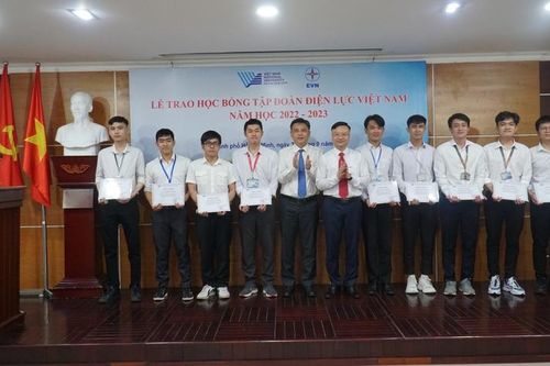 EVN trao học bổng cho sinh viên Đại học Quốc gia Thành phố Hồ Chí Minh
