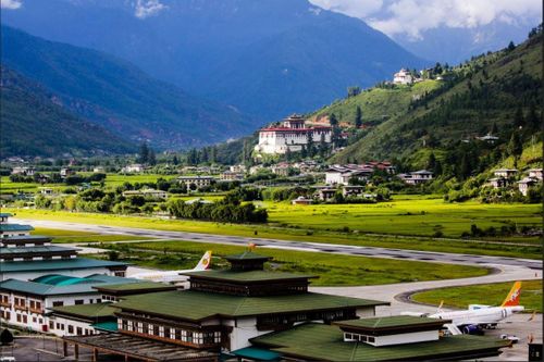 Sân bay nổi tiếng 'nguy hiểm nhất thế giới' nằm ở nơi hạnh phúc nhất thế giới
