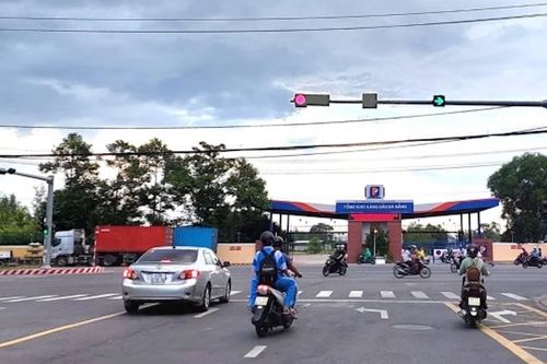 Quay đầu xe khi gặp đèn đỏ thì có bị xử phạt?