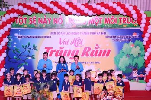 Đem trung thu đến với con công nhân Khu công nghiệp chế xuất Hà Nội