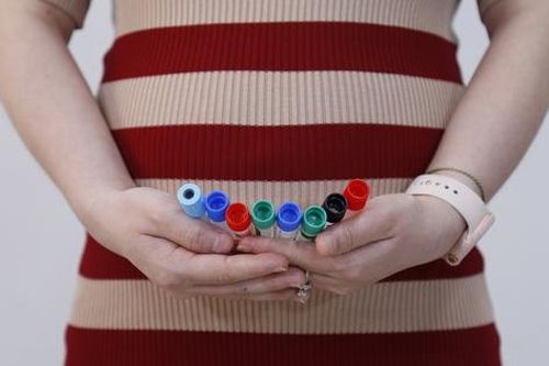 Mẹ mang thai cần làm gì khi phát hiện nhiễm HIV?