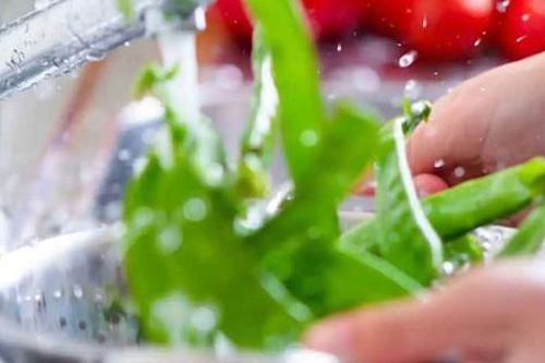 Dấu hiệu nào giúp nhân viên bếp ăn nghi ngờ có thuốc sâu trong cơm tập thể của học sinh Sơn La?