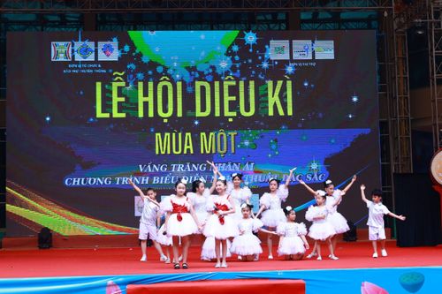 Chương trình nghệ thuật 'Lễ hội Diệu kỳ mùa 1 - Vầng trăng nhân ái'