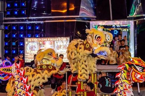Quảng Nam: Người dân đổ ra đường xem múa lân dịp Tết Trung thu