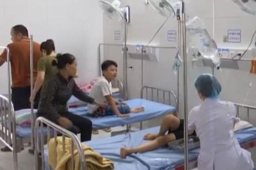 Thái Bình: Hàng chục học sinh ngộ độc sau tiệc Trung thu