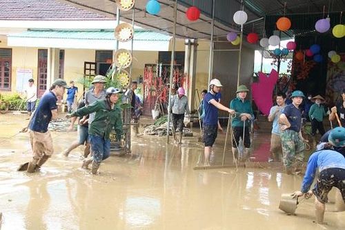 Nghệ An chỉ đạo khắc phục hậu quả mưa lũ, kiên quyết không để người dân nào bị đói