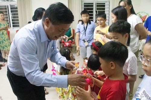 Trẻ em Việt Nam tại Campuchia vui Tết Trung thu
