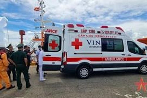 Tàu SAR 412 kịp thời cứu nạn thuyền viên tàu nước ngoài bị nạn trên biển