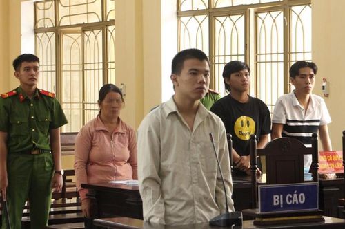 Đâm bạn trọng thương vì không chịu trả nợ