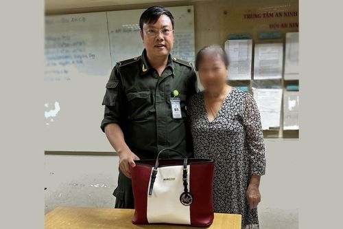 Hành khách bỏ quên 8.000 Euro trên xe đẩy tại sân bay Nội Bài