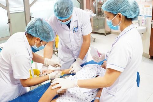 Hiểm họa khi tự ý chữa bệnh bằng thuốc Nam