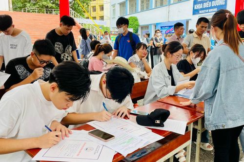 Hỗ trợ tối đa sinh viên thích ứng với môi trường mới
