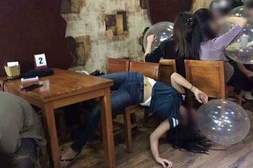 Bóng cười - người khóc