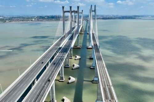 Tuyến đường sắt cao tốc vượt biển '8 dọc 8 ngang' kỷ lục của Trung Quốc