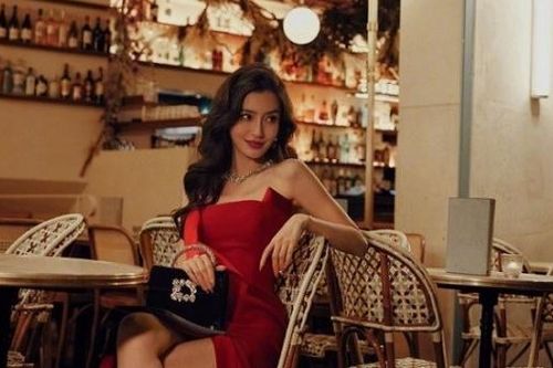 Angelababy đẹp huyền bí, chọn phong cách sang trọng, cổ điển dự Tuần lễ Thời trang Paris