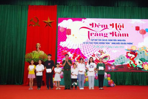 Nhiều hoạt động ý nghĩa, thiết thực đến với trẻ em khu vực biên giới trong dịp Tết Trung thu