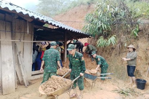 BĐBP Thanh Hóa tích cực giúp nhân dân khắc phục hậu quả mưa lũ