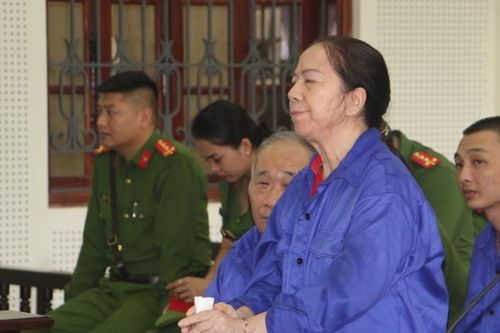 Lừa đảo hàng trăm khách hàng, vợ chồng 'đại gia' vào tù