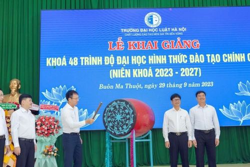 Phân hiệu Trường Đại học Luật Hà Nội tại Đắk Lắk tổ chức Lễ khai giảng Khóa 48