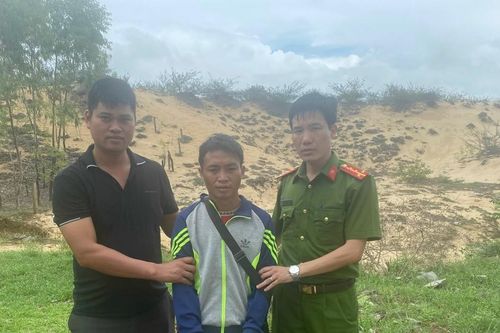 Vợ bị chồng đâm trọng thương trong lúc hòa giải ly hôn