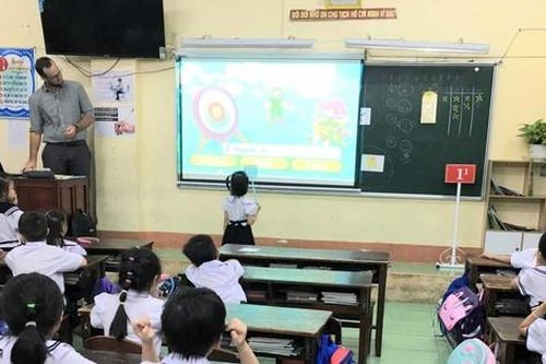 Học 2 tiết, 'ngồi không' đợi bạn 2 tiết