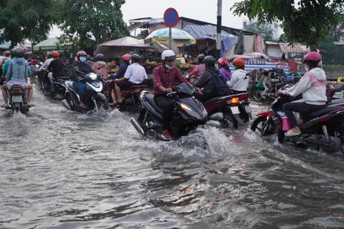 Nam Bộ đón triều cường đạt đỉnh