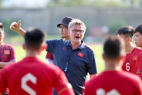 Ông Troussier gọi một loạt cầu thủ U23 vào đội tuyển Việt Nam đấu Trung Quốc