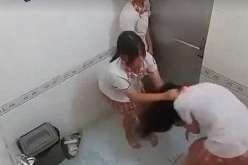 Vụ học sinh đánh bạn trong nhà vệ sinh: Phòng GD&ĐT quận Tân Bình lên tiếng