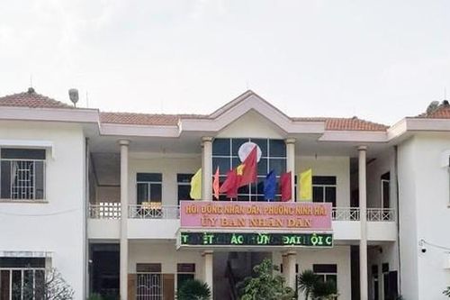 Chứng thực hợp đồng mua bán đất cho con trai trái quy định, cựu phó chủ tịch phường bị bắt