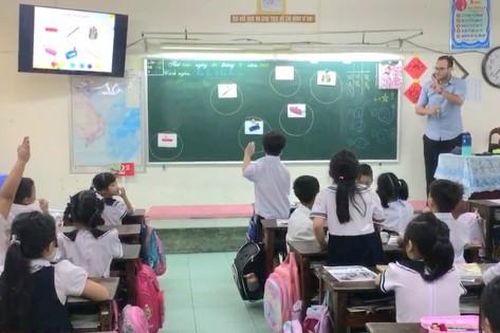 Vụ chèn môn xã hội hóa vào buổi chính khóa: Tạm dừng học tiếng Anh với người nước ngoài