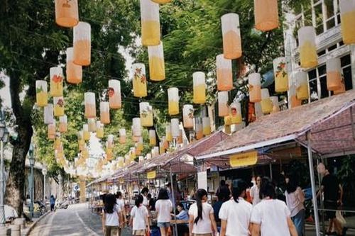 Trở về 'miền thơ ấu' trên phố bích họa Phùng Hưng
