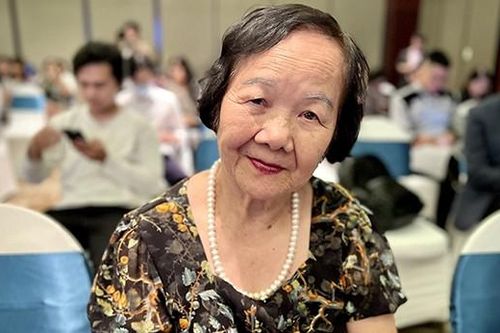 'Thị Nở' Đức Lưu tuổi 84 không thấy mình già, hạnh phúc bên con cháu
