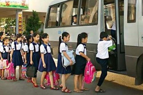 Màu sơn cho xe chở học sinh, hàng trăm trường làm sao không trùng nhau?