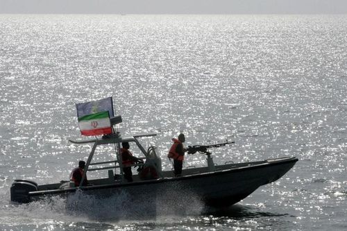 Mỹ cáo buộc tàu Iran dùng tia laser 'tấn công' trực thăng