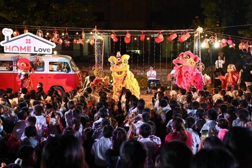Trung thu lung linh của trẻ em nghèo Raglai ở Cam Phước Đông