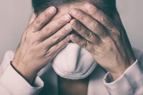 Hoang tưởng bị ung thư, người phụ nữ tìm thầy bùa để giải bệnh