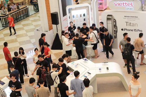 Viettel Store mở bán iPhone 15 tại Royal City trong 3 ngày