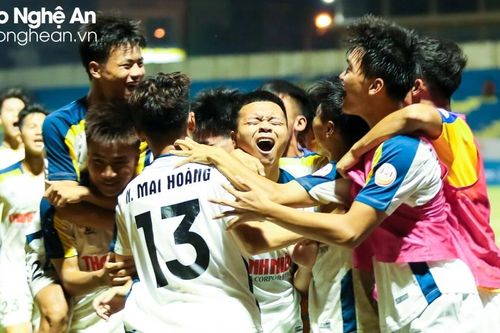 U21 Sông Lam Nghệ An đánh bại U21 Hà Nội, giành vé vào chung kết