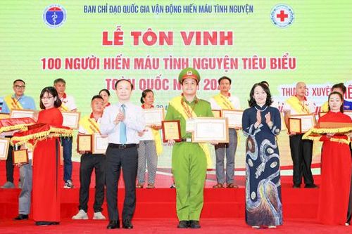 Người Cảnh sát khu vực 70 lần hiến máu