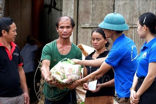 Chung tay hỗ trợ người dân vùng lũ Nghệ An sớm ổn định cuộc sống, sản xuất
